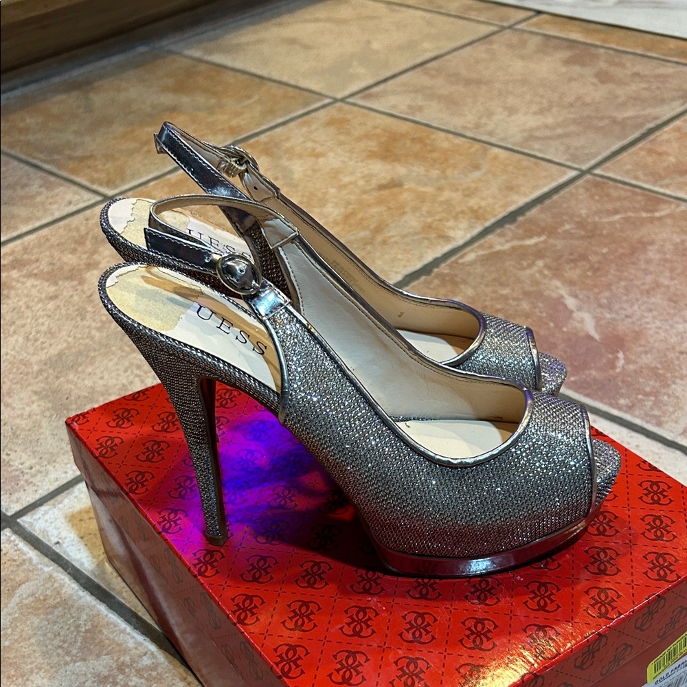GUESS Glenisa Gold Fabric Glittering Platform  Heels, Size 6.5M
